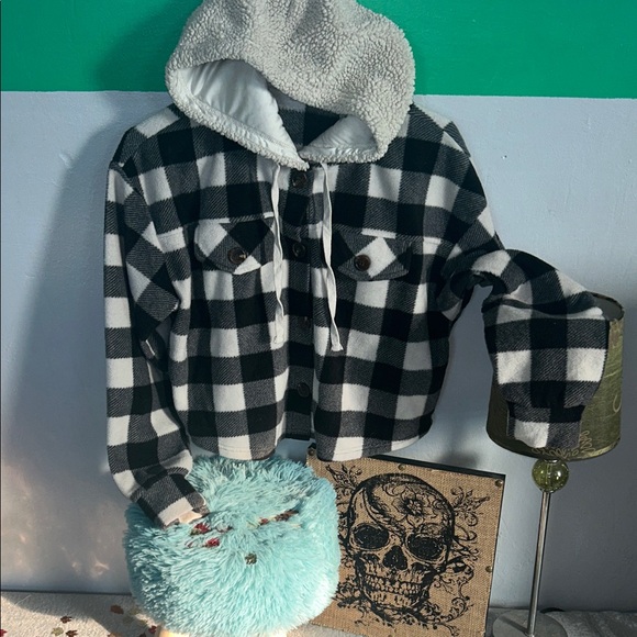 Women's Black and White Plaid Fleece crop Jacket - Picture 1 of 8